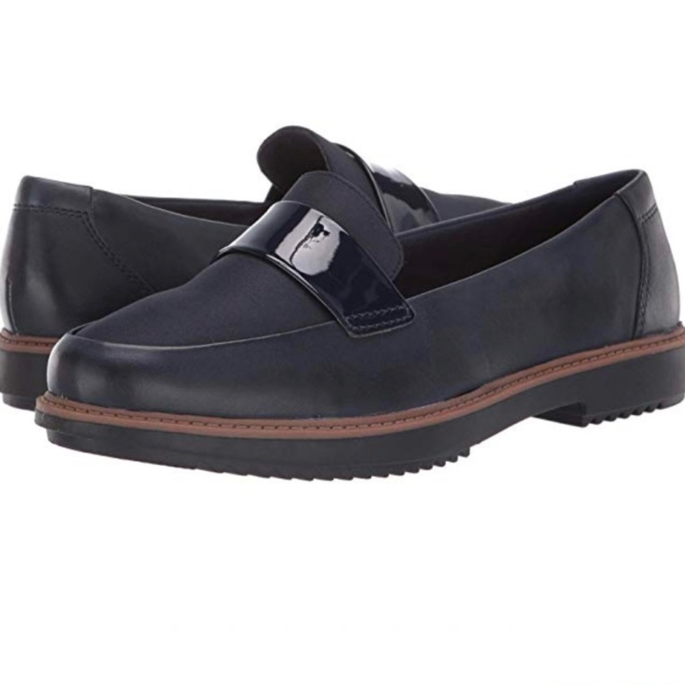 New in box Clark’s Raisie Arlie navy loafers 7.5